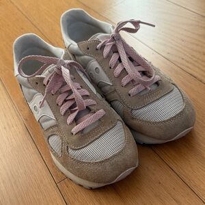 Saucony Beige and Pink Women's Sneakers
